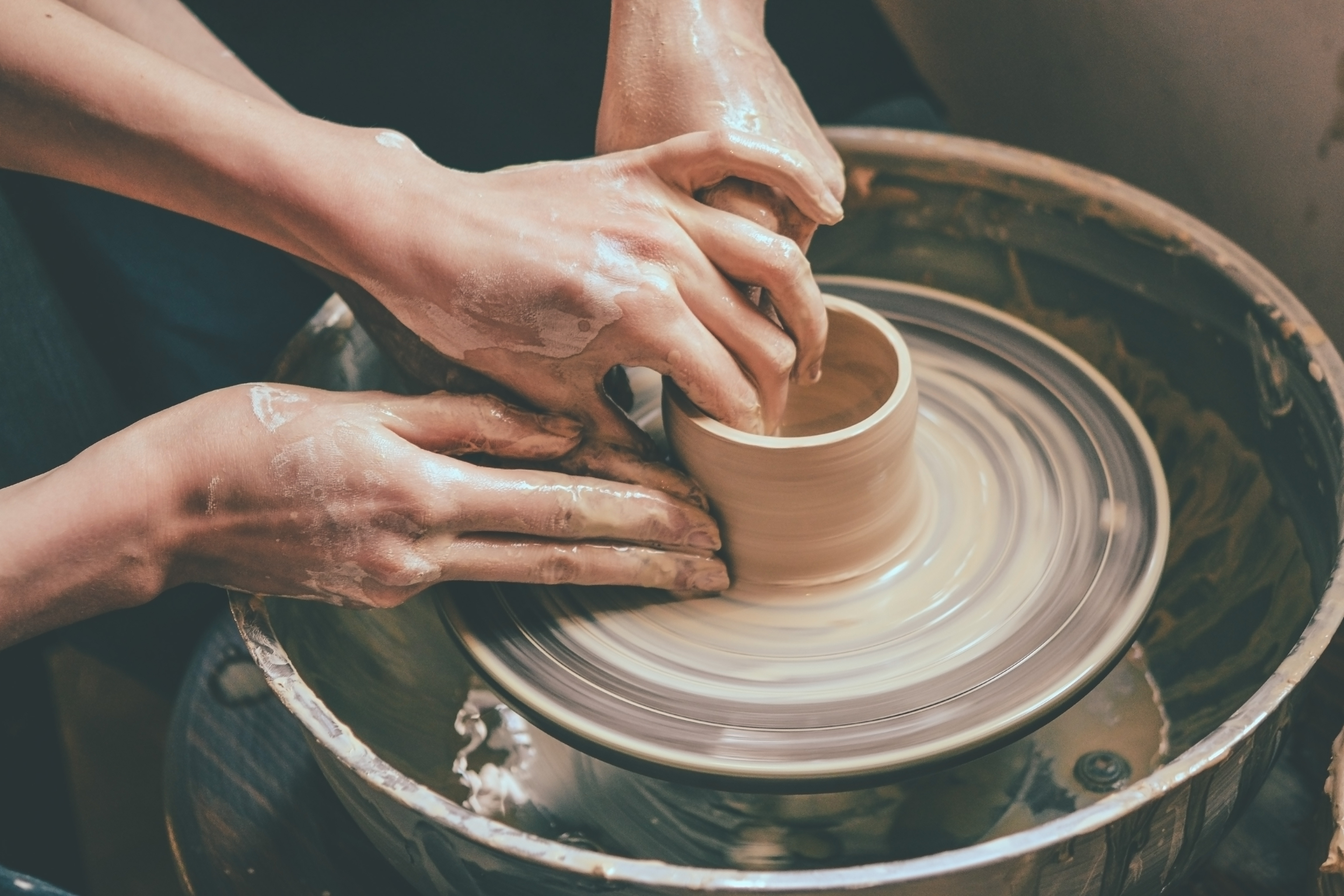 Workshop Pottenbakken: Draaien met klei - Foto