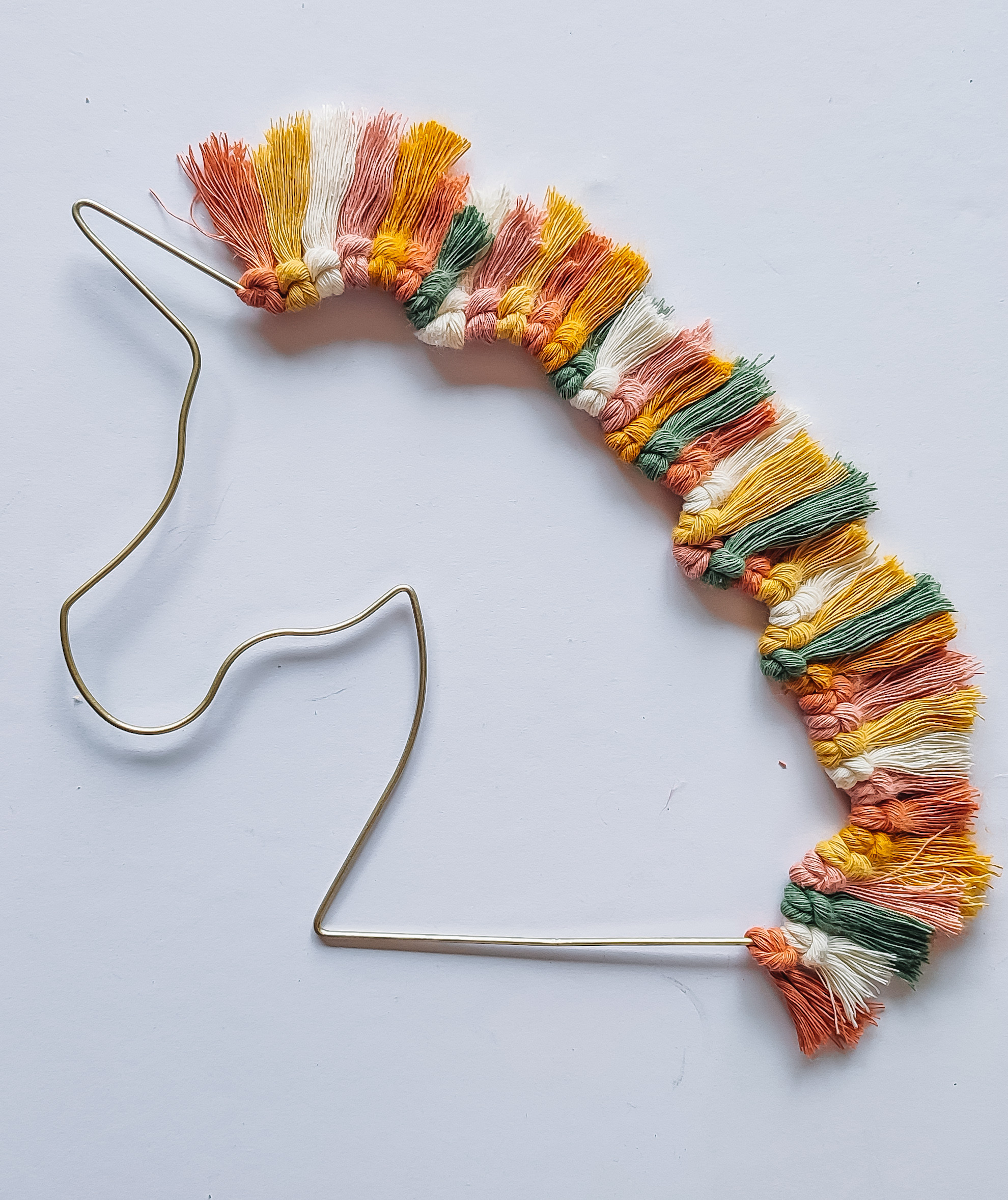 Knopen met glitterkracht – Macramé Unicorn voor kids 🦄 - Foto