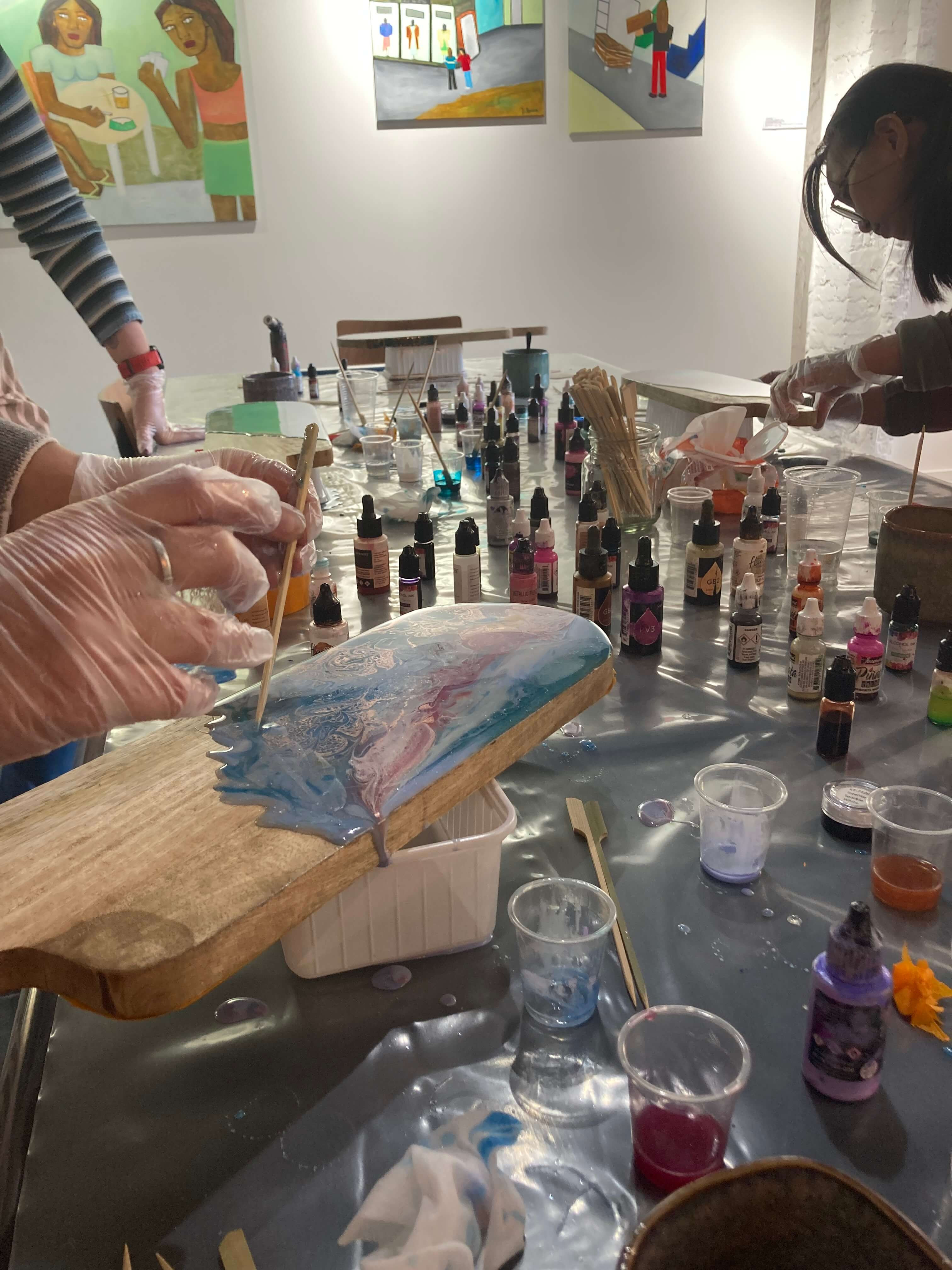 Maak je eigen hapjesplank met hars/ resin - Ready to party! - Foto