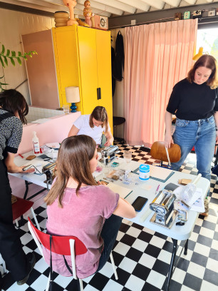 Oorbellen en broches uit Polymeer klei - privé workshop