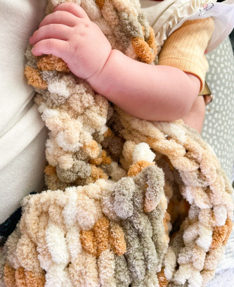 DIY pakket: handbrei zelf het zachtste babydekentje met lussenwol 👶