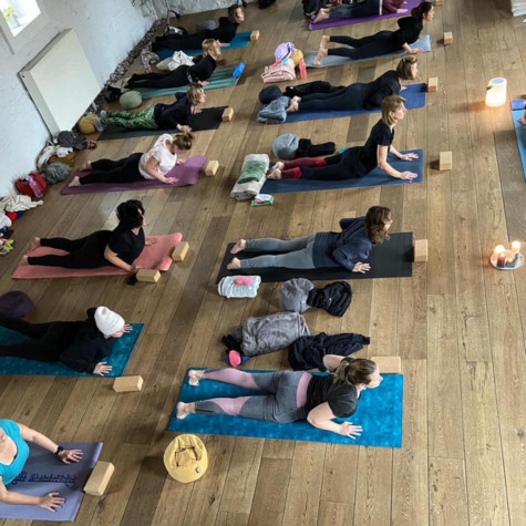 Privé YOGA voor jullie groep - Foto