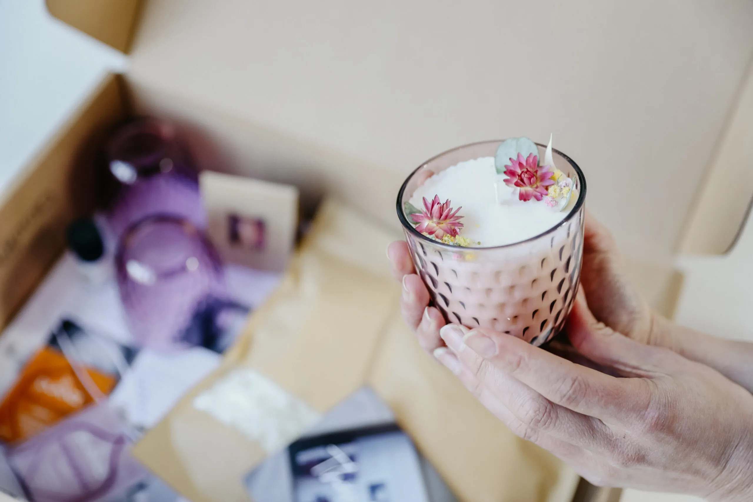 DIY pakket: geurkaarsen met droogbloemen - Foto