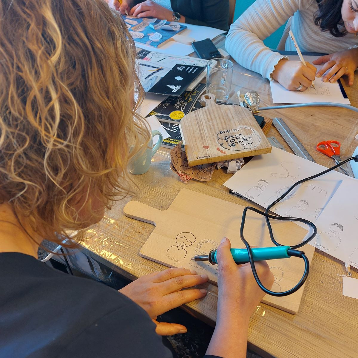 Workshop houtbranden voor een groep - Foto