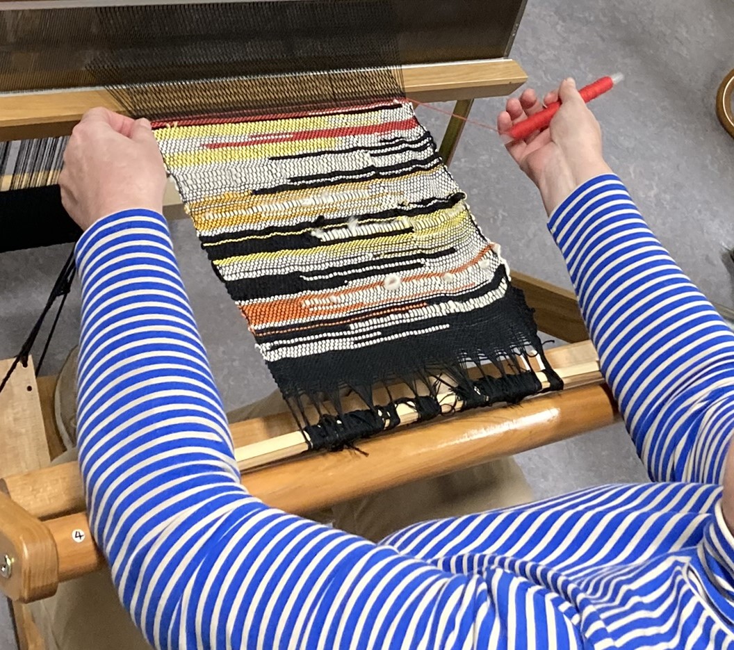 Workshop: Weef samen een persoonlijk kussen – een uniek cadeau voor de geluksvogel in je leven – Creatief in groep - Foto