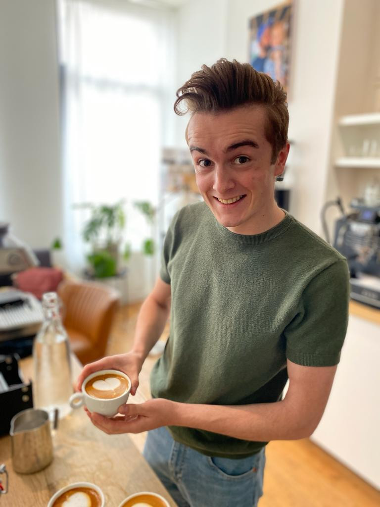 Not your average teambuilding — welcome to Latte Art! ☕️ - Foto