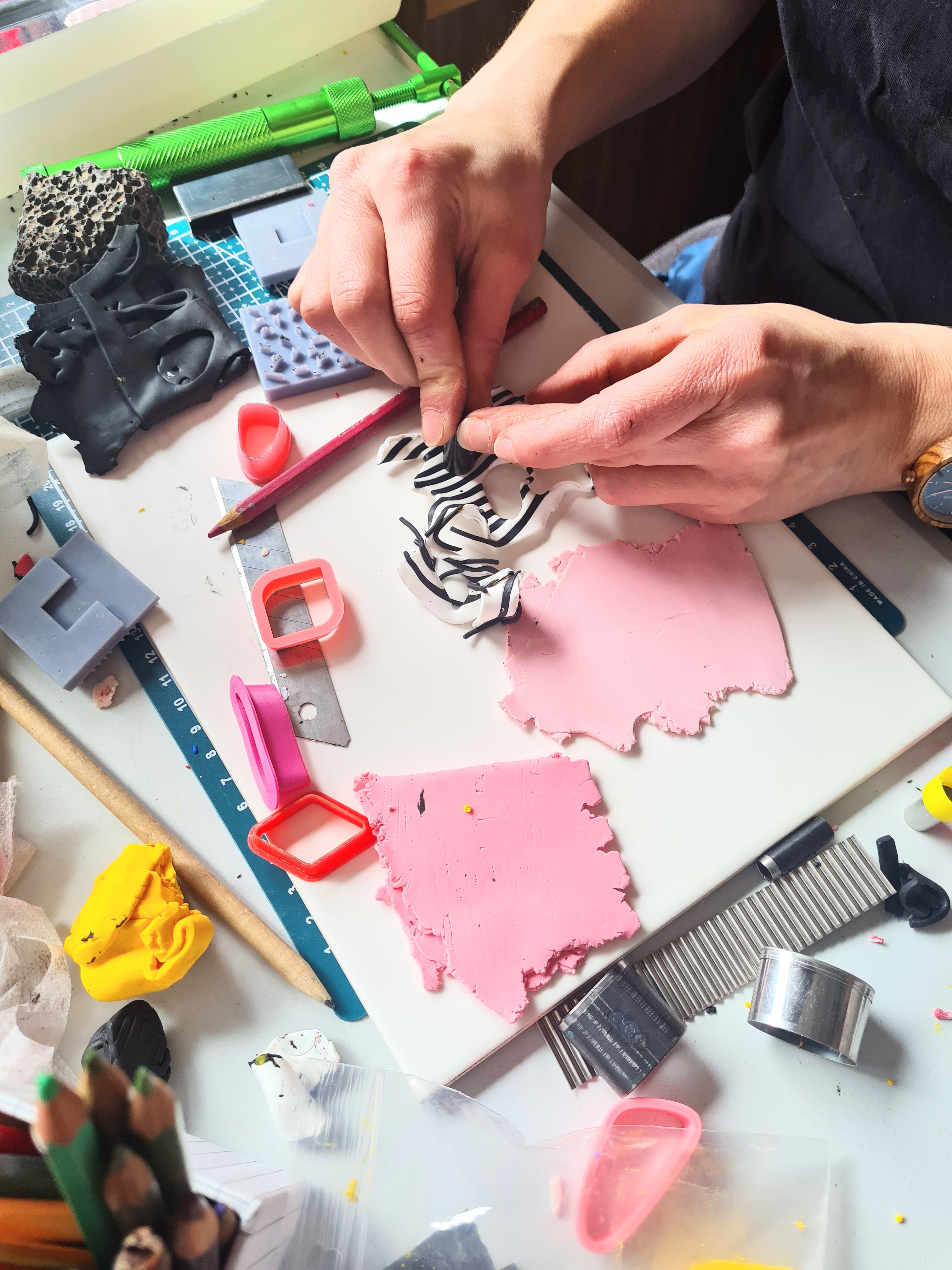 workshop kleurrijke statement oorbellen uit polymeerklei - Foto