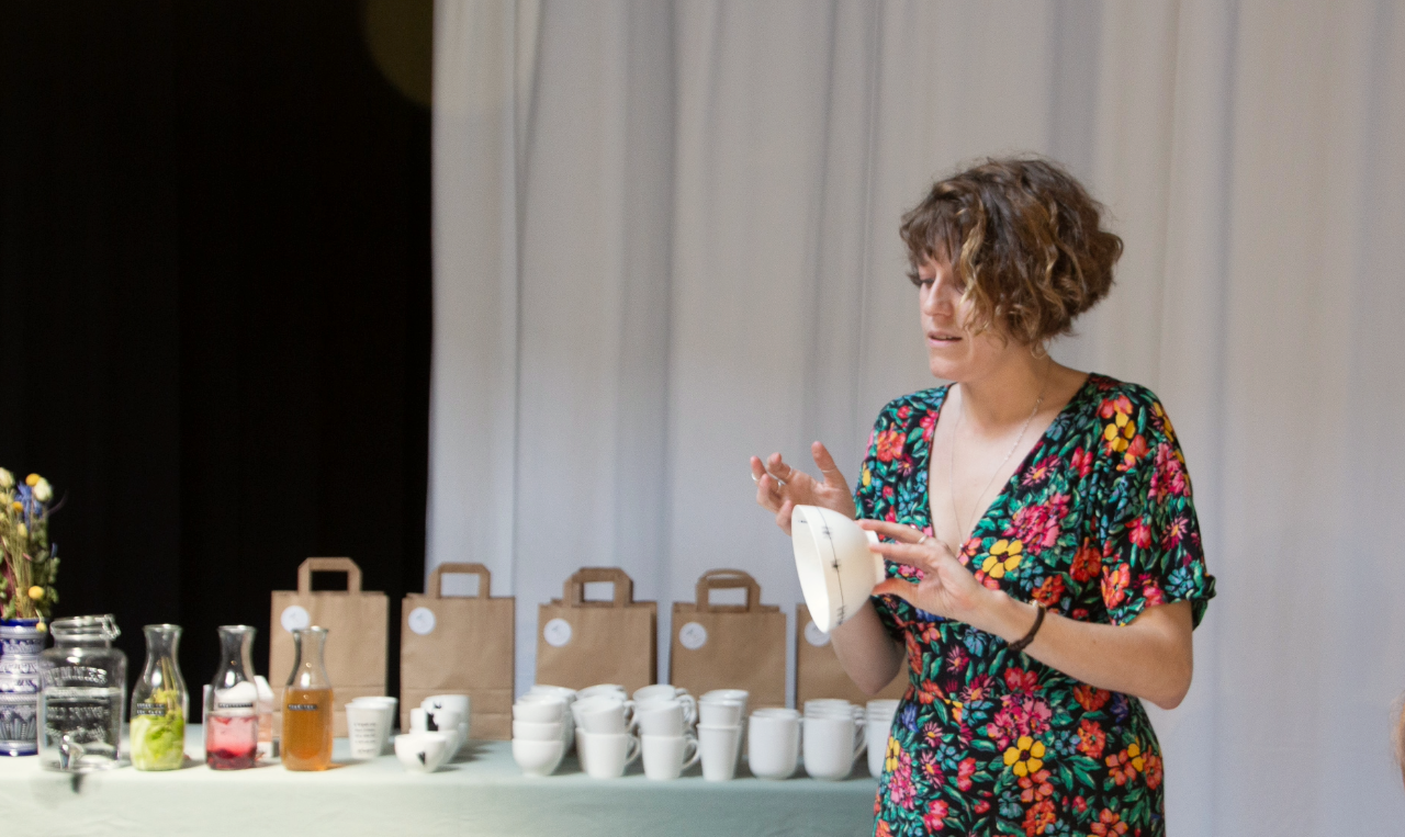 Workshop schilderen op servies voor bedrijven - Foto