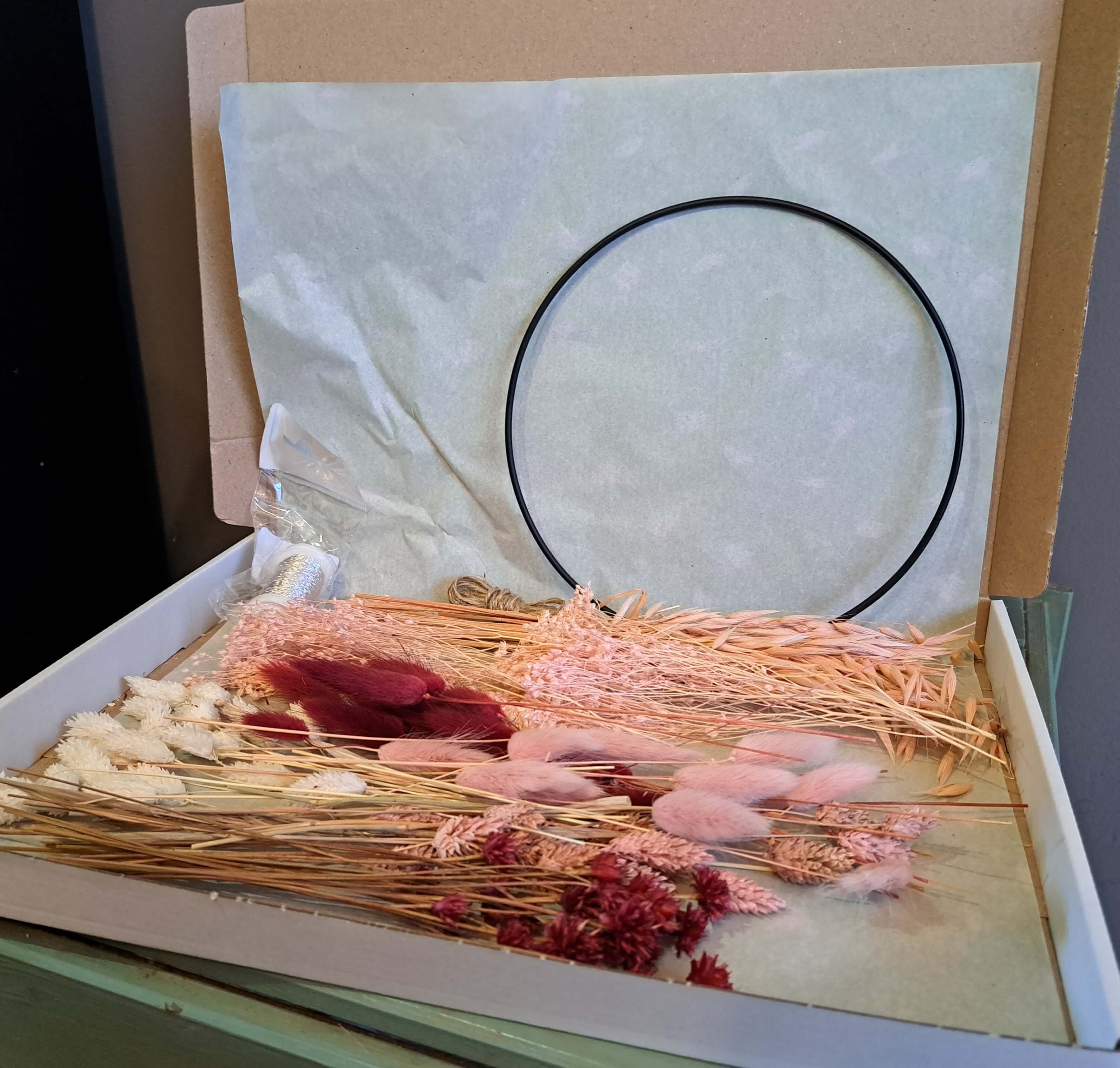 DIY Box Mini Floral Hoop – Creëer je Eigen Bloemkrans! - Foto