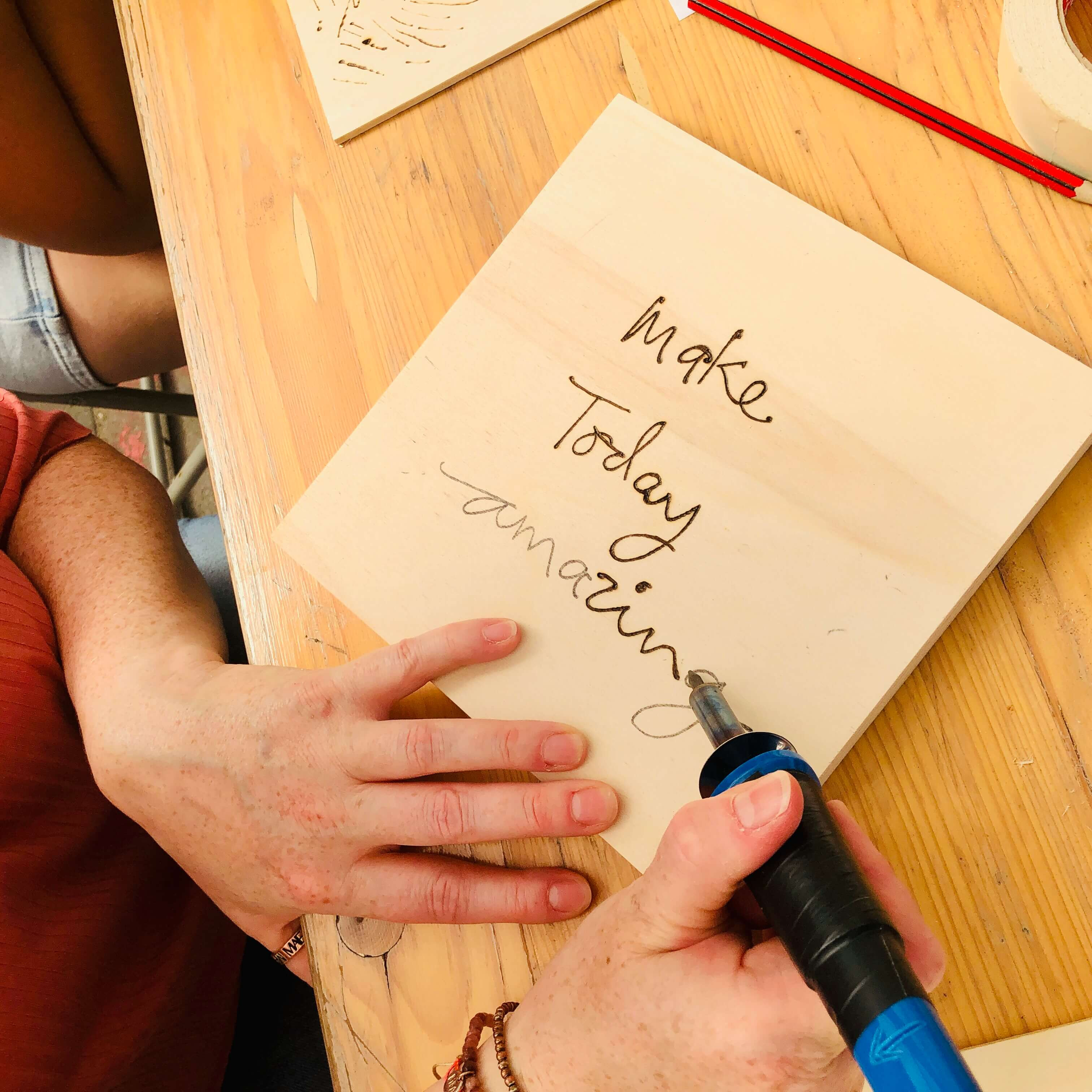 Pyrografie (houtbranden) voor teambuildings - Foto