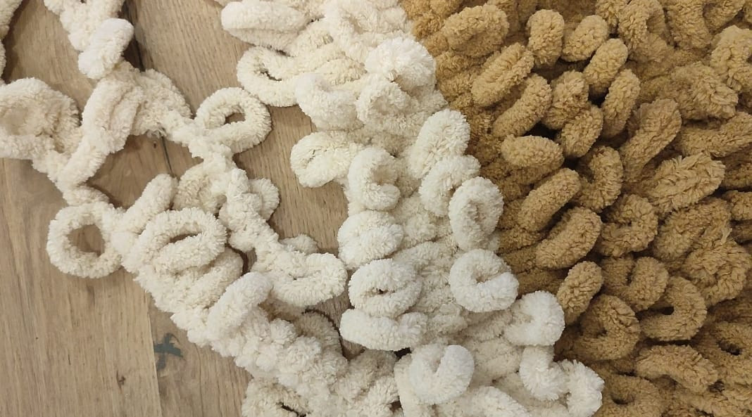 Workshop Fluffy Mat – Breien met je handen voor jouw viervoeter (of jezelf!) Breien zonder naalden? Jep, dat kan! - Foto