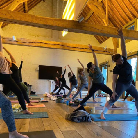 YOGA op het werk - STOELYOGA - Foto