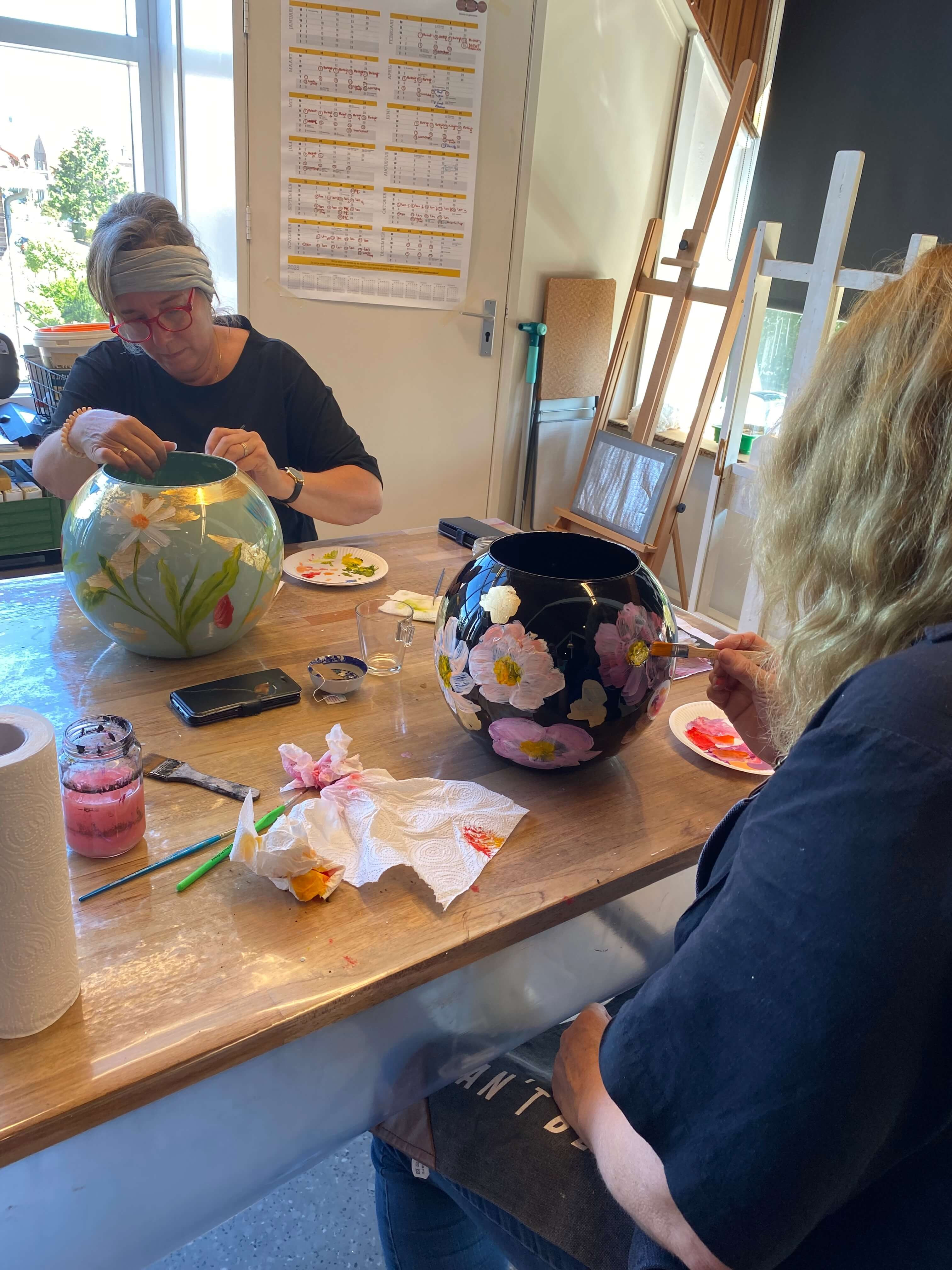 Workshop grote glazen vaas beschilderen - Foto