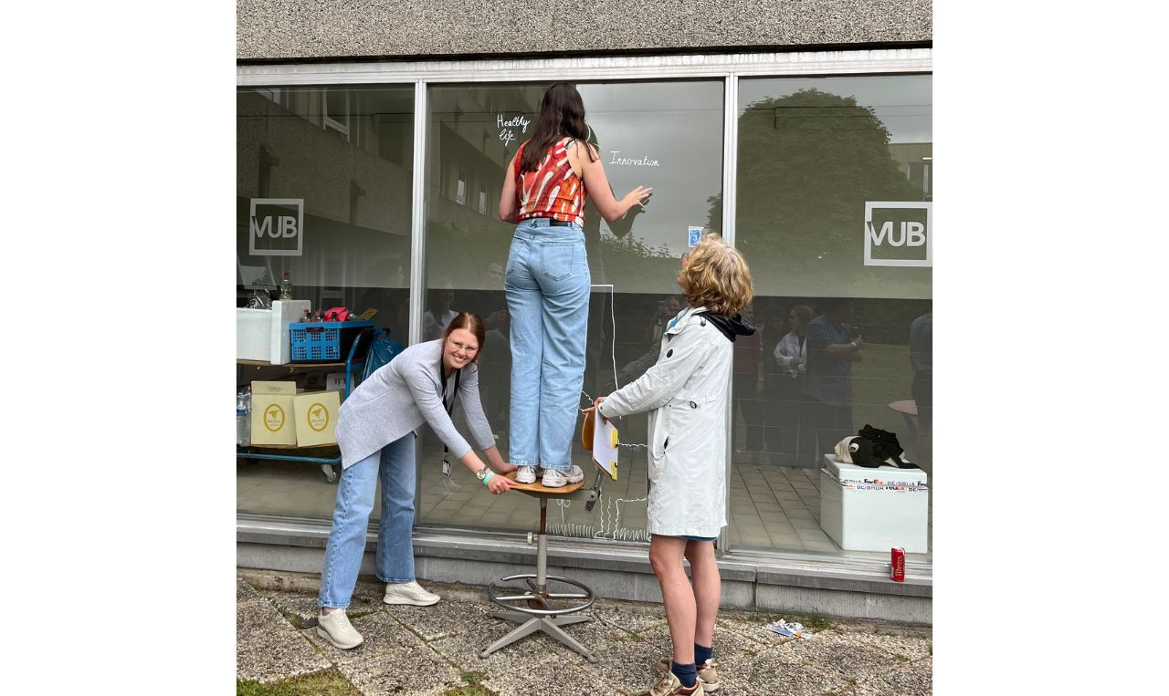 Raamtekenen als teambuilding Workshop 🖍 - Foto