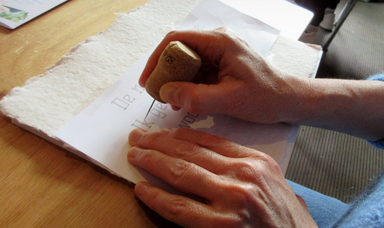 Workshop Haiku borduren, creatieve verbinding met taal en draad. - Foto