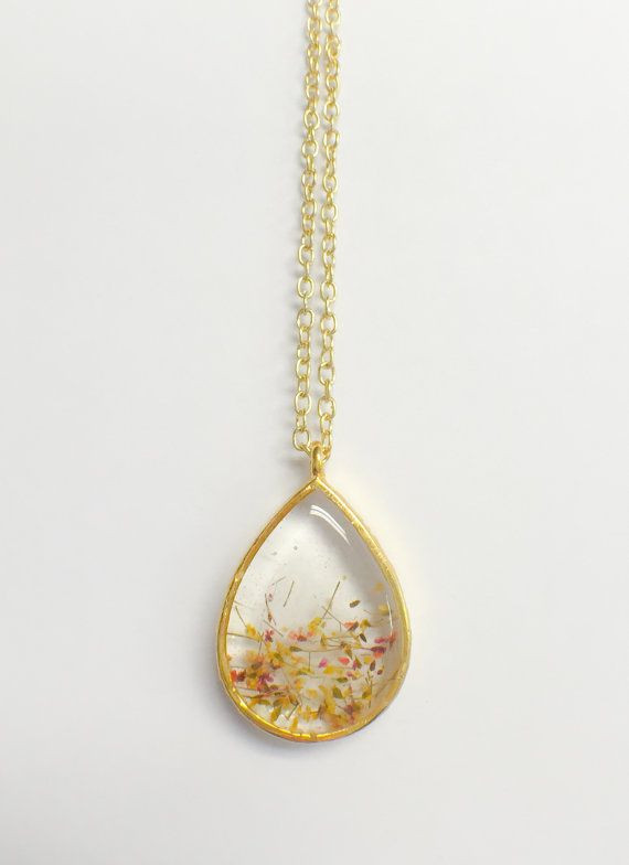 Juwelen maken met UV-hars en droogbloemen (vrijgezellen (bachelorette) of verjaardagsfeestje) - Foto