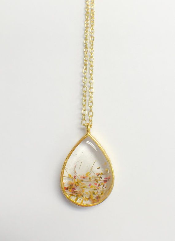 Juwelen maken met UV-hars en droogbloemen