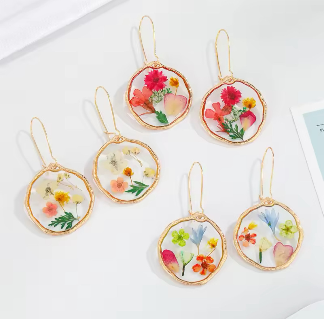 Juwelen maken met UV-hars en droogbloemen - Foto