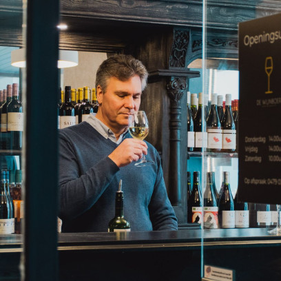 Black tasting, wijn proeven zonder zicht.