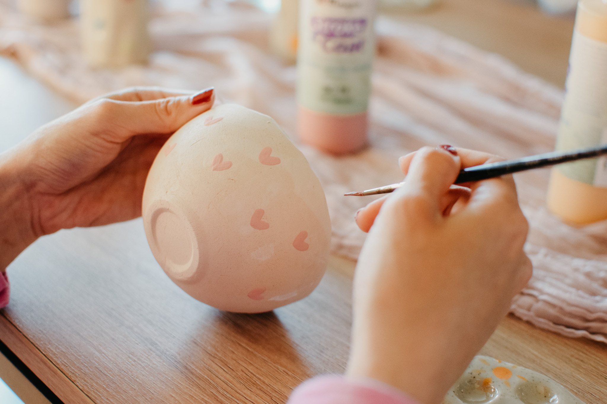 Pottery Painting & Sip Workshop @ De Vleeshalle 🎨🍸 15u-17u - Foto