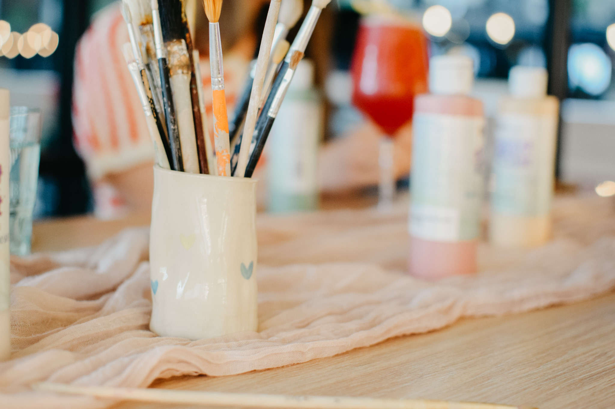 Pottery Painting & Sip Workshop @ De Vleeshalle 🎨🍸 15u-17u - Foto