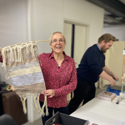 Eendaagse Saori Weefworkshop: Ontspannen experimenteren met kleur, textuur en imperfectie