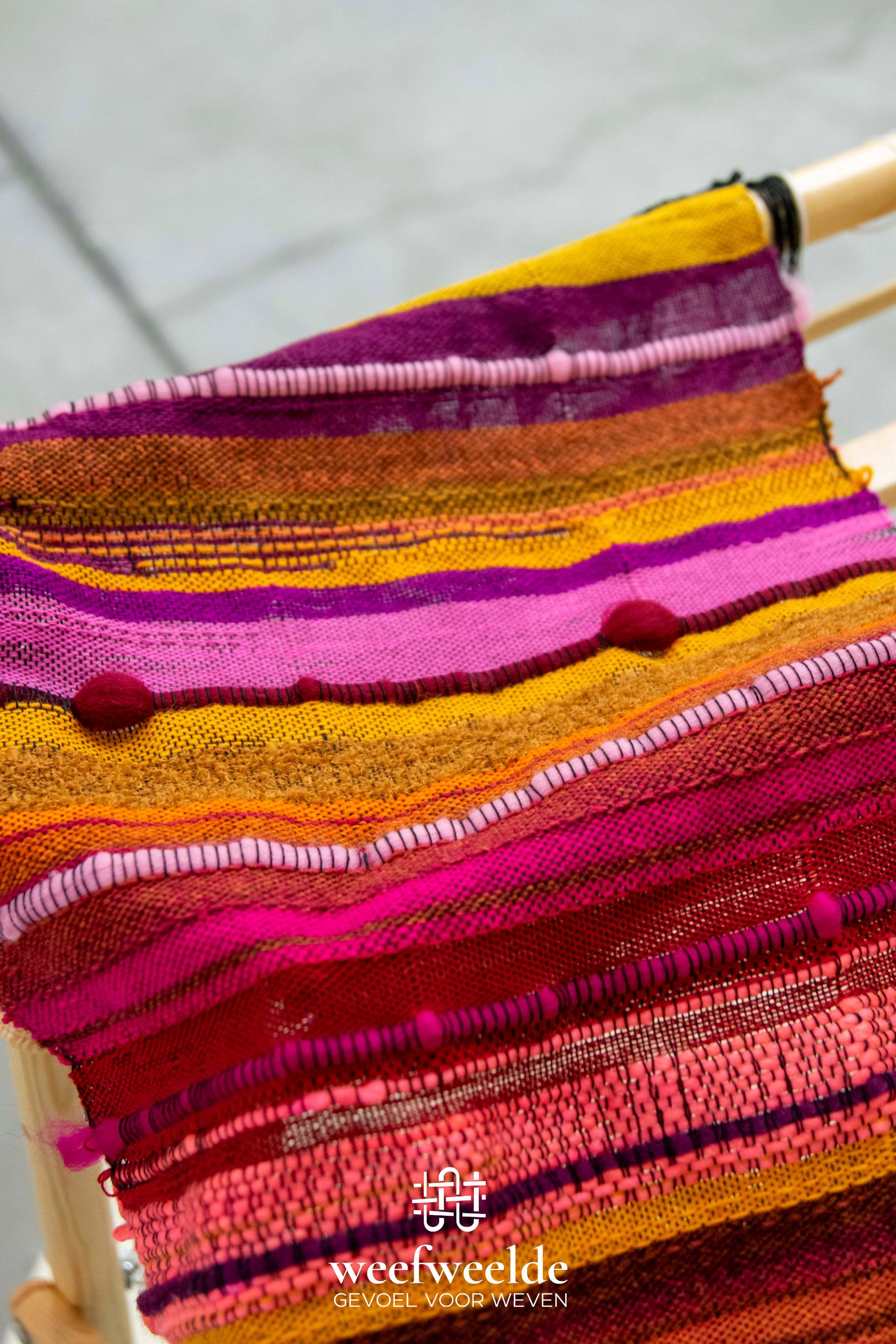 Vrij Weven: Je eerste stapjes in een hip ambacht" – Ontsnap, ontdek & creëer jouw eigen stijl. 🌿🧶 - Foto
