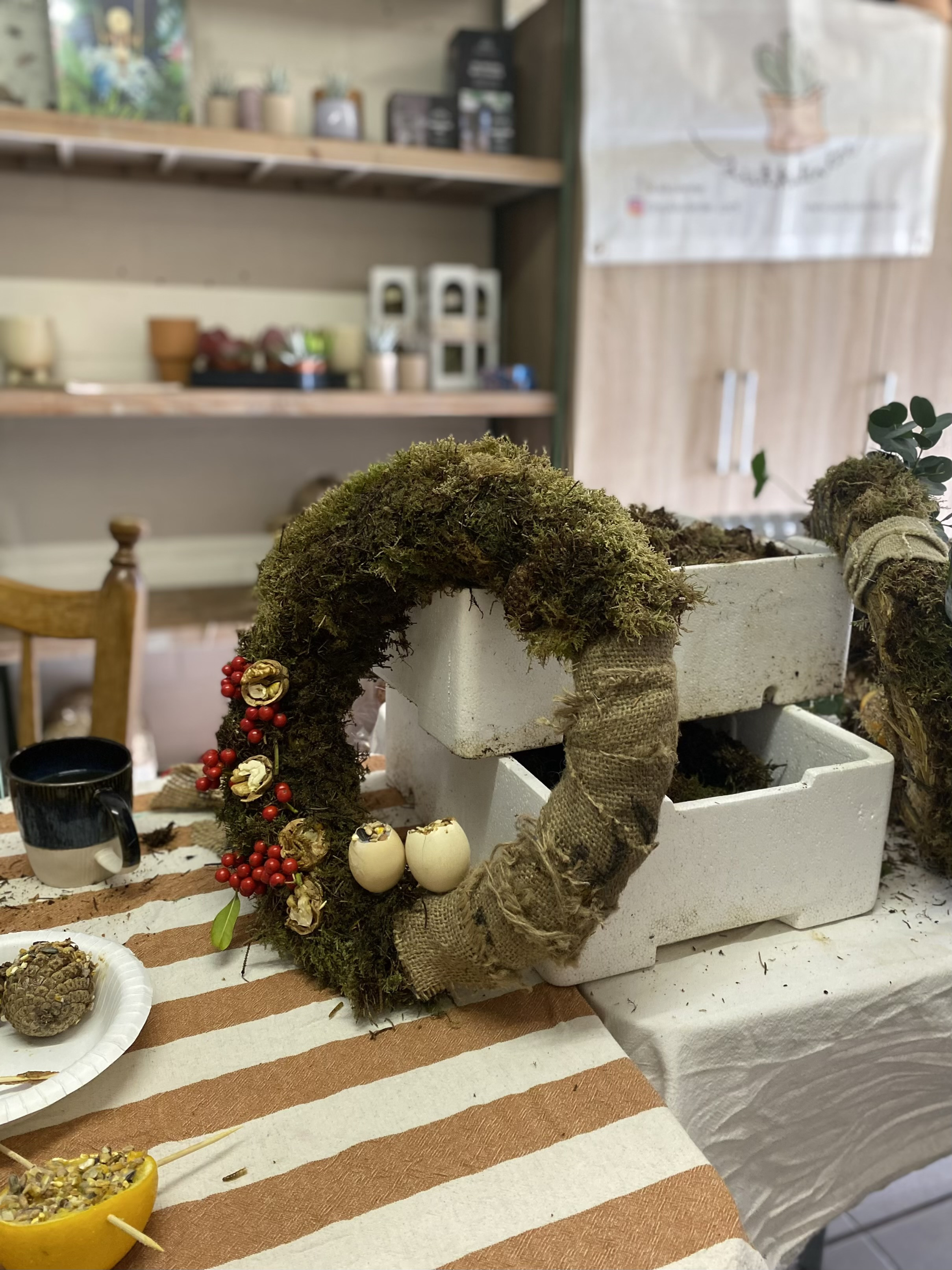 Creatieve vogelvoederkrans maken als teambuilding - Foto