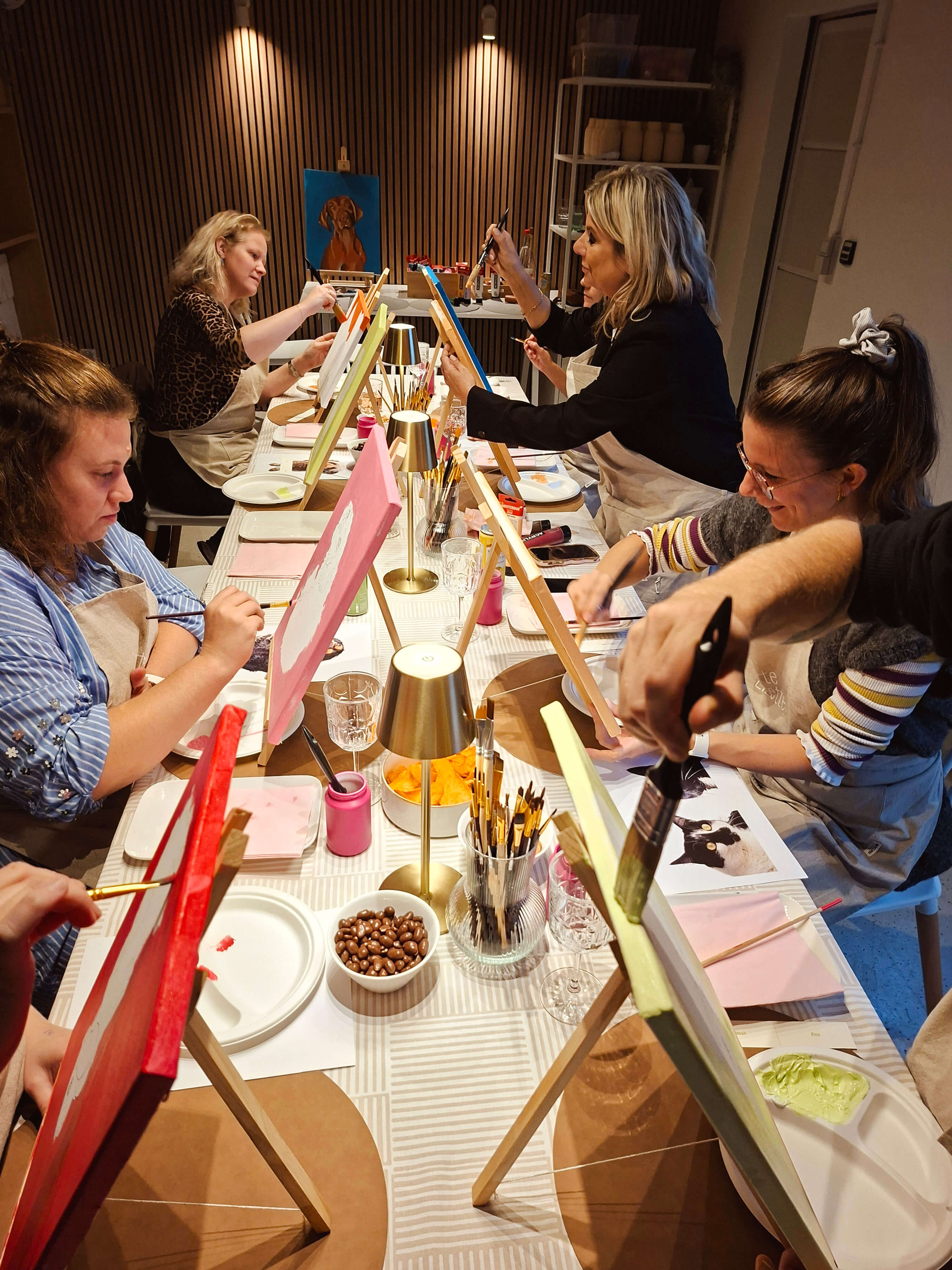 Paint your pet & Sip - Zet je huisdier letterlijk in de verf! - Foto