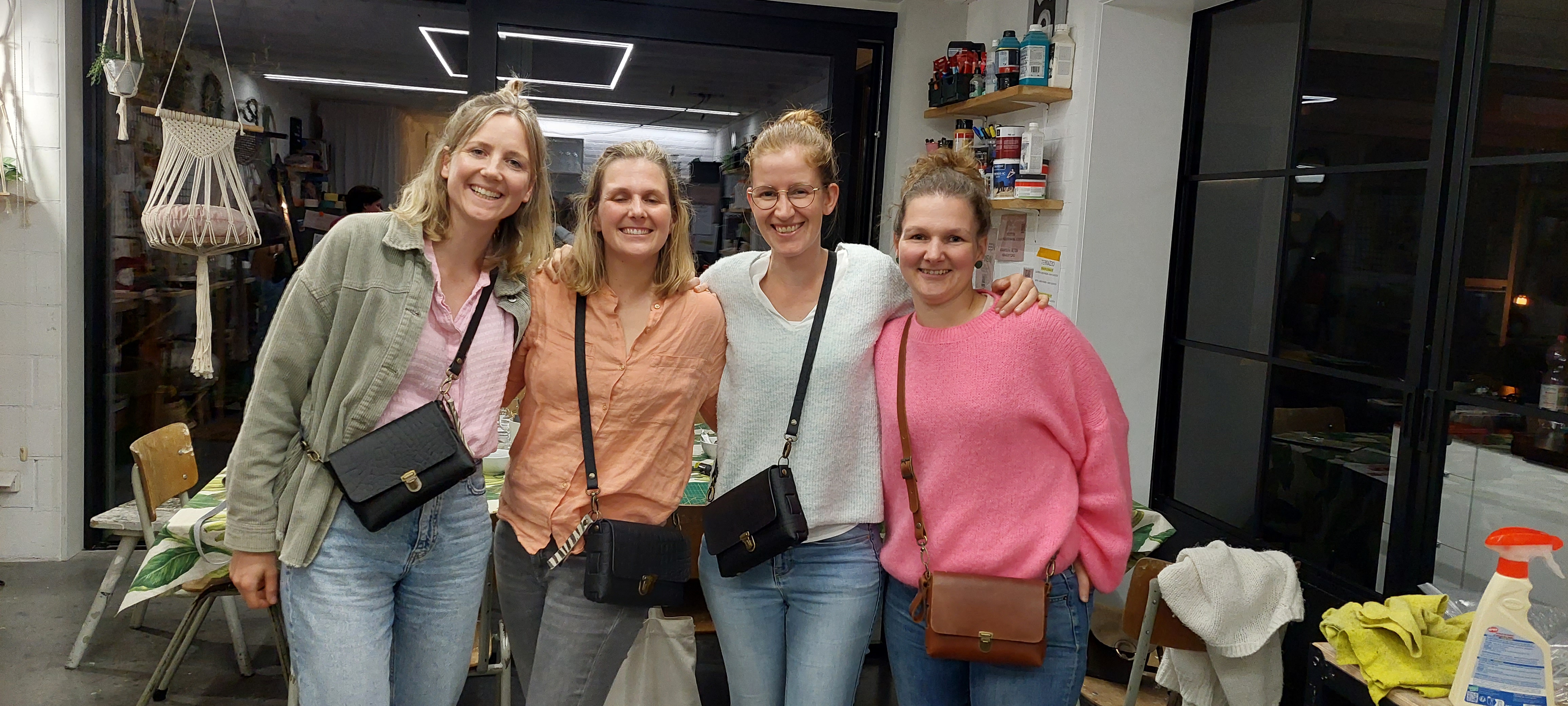 Workshop lederen handtas met portemonnee - Foto