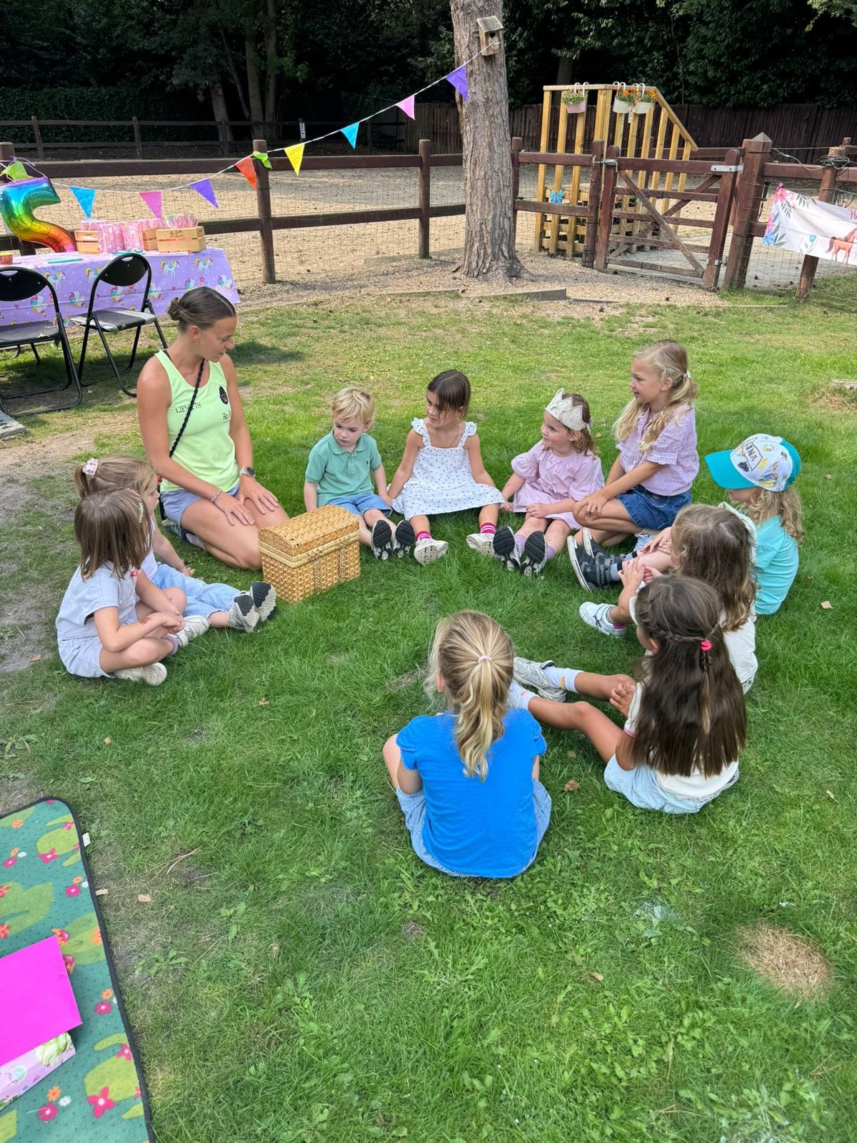 Kinderfeestje met paarden - Foto