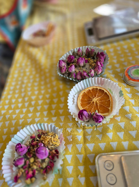 Bruisbal, scrub & lippenbalsem maken (Ouder & Kind workshop) - Foto