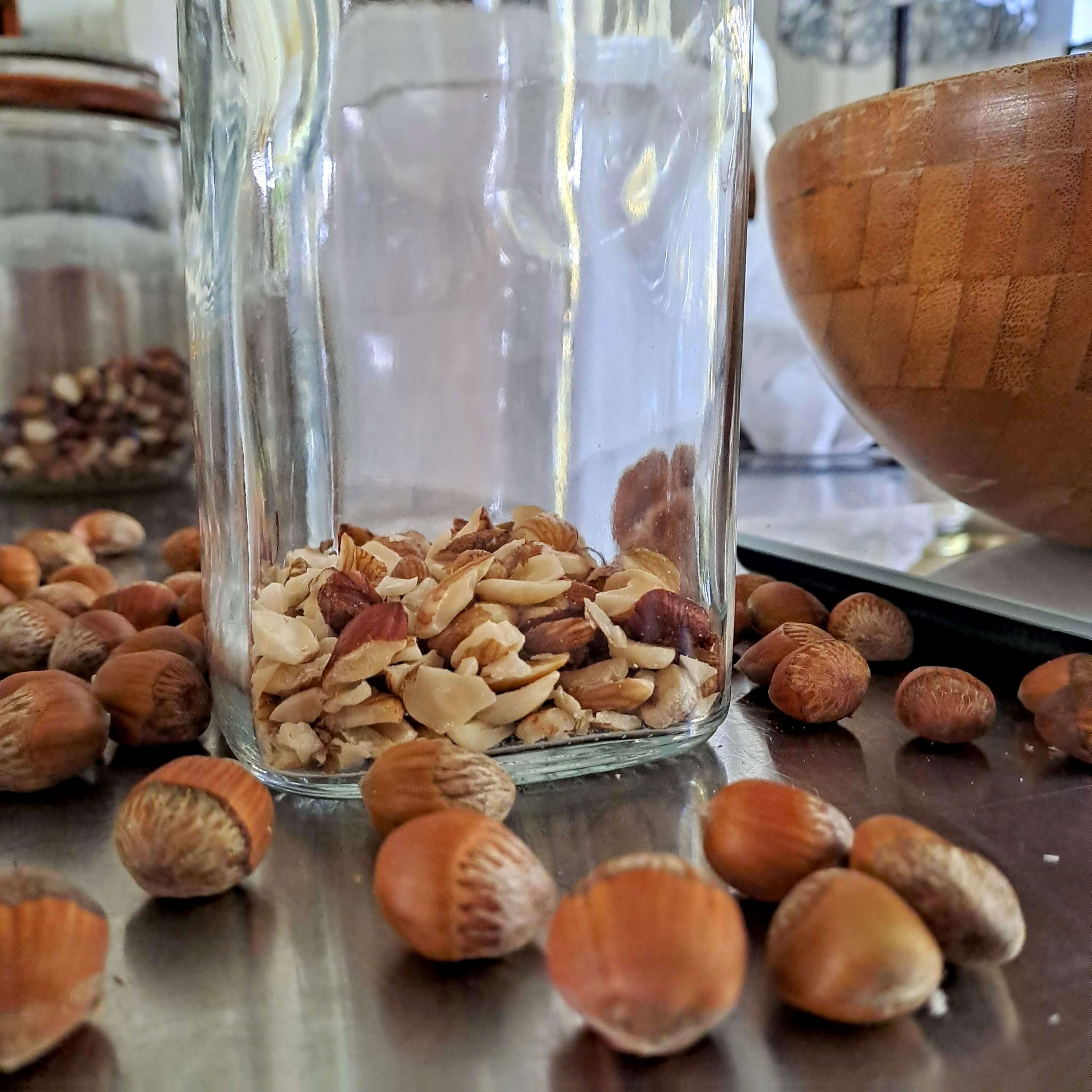 HOMEMADE NOTENMELK maken - Foto