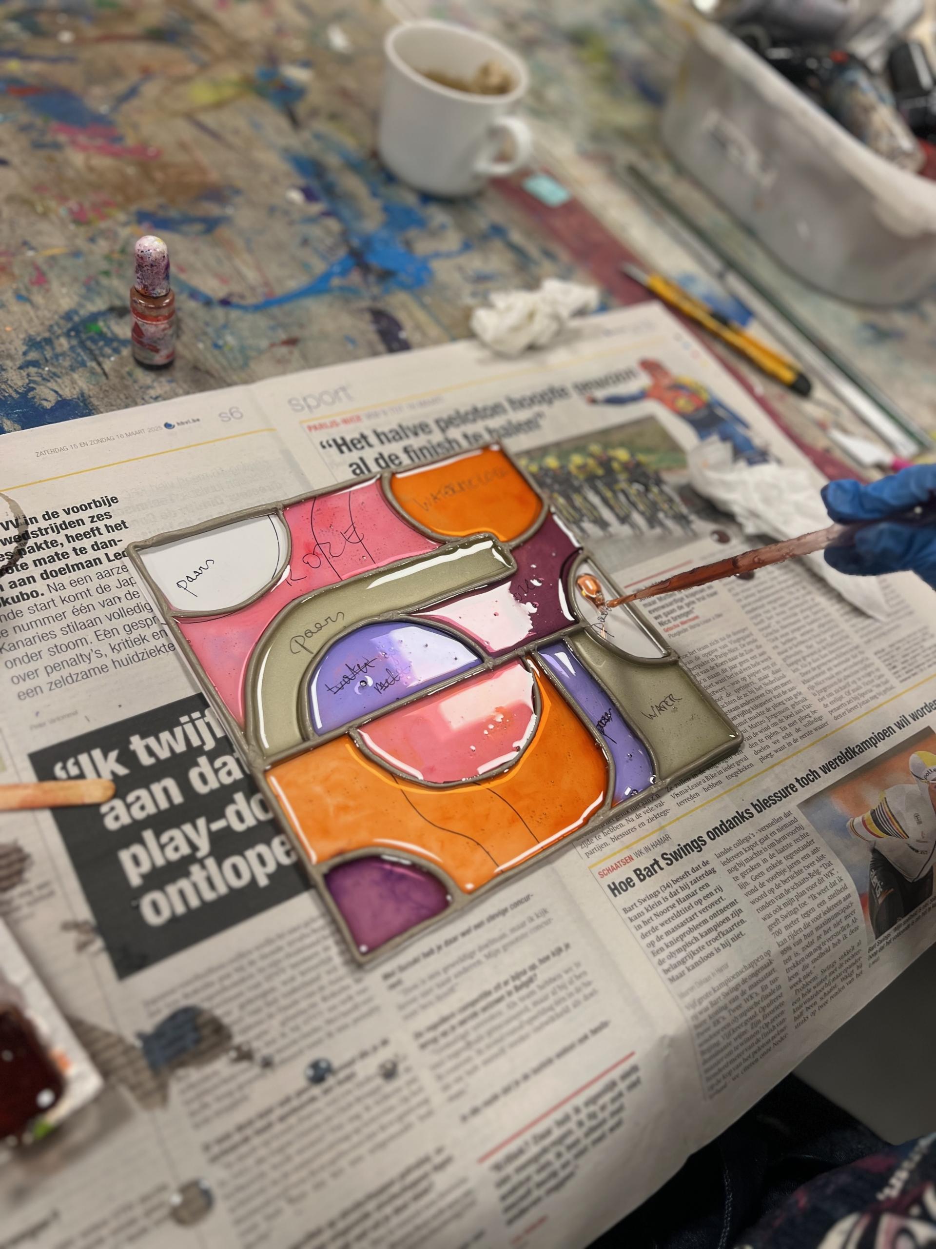 Epoxy/resin art: glasraam– spel van kleur en licht juni - Foto