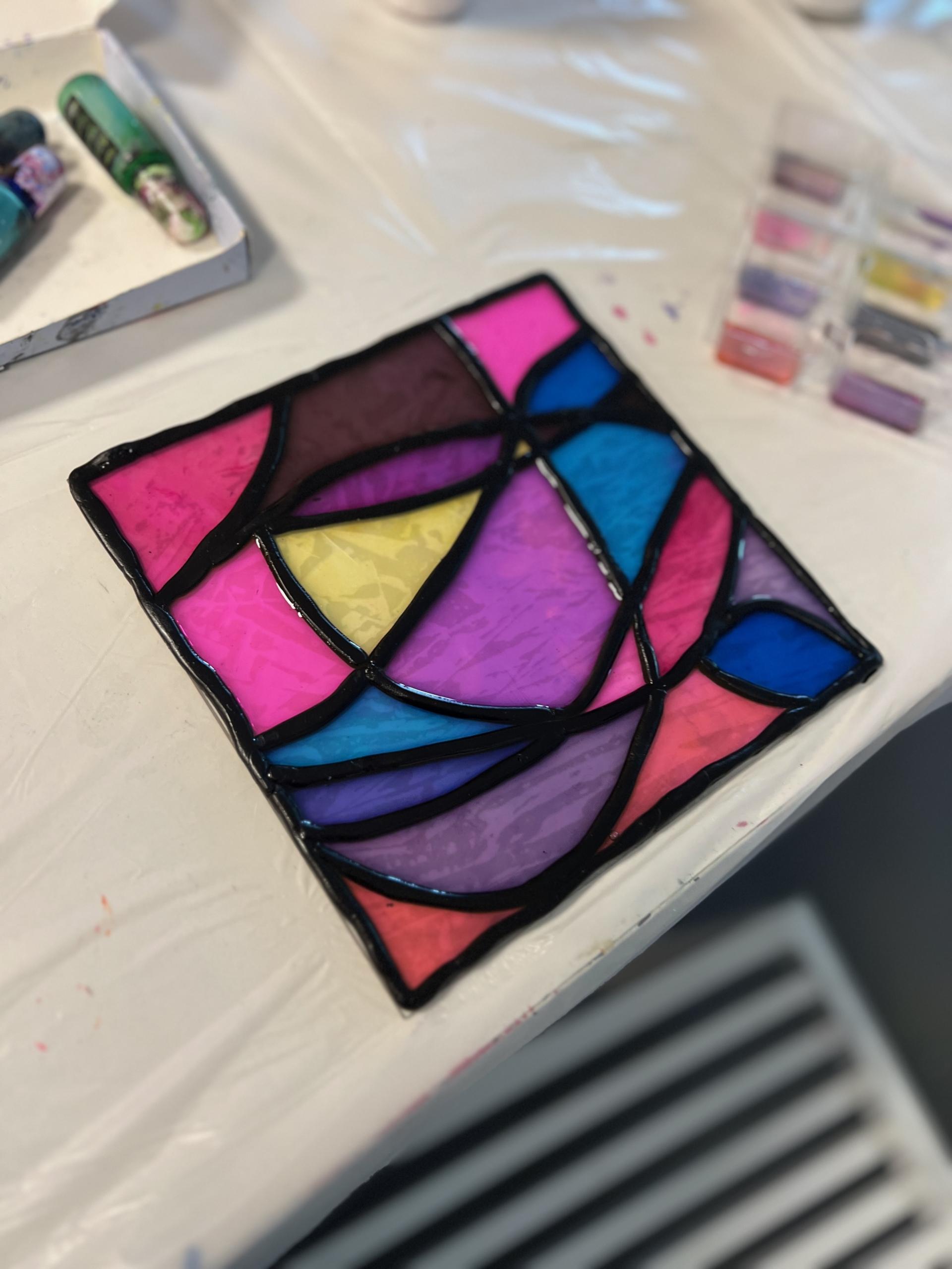 Epoxy/resin art: glasraam– spel van kleur en licht juni - Foto
