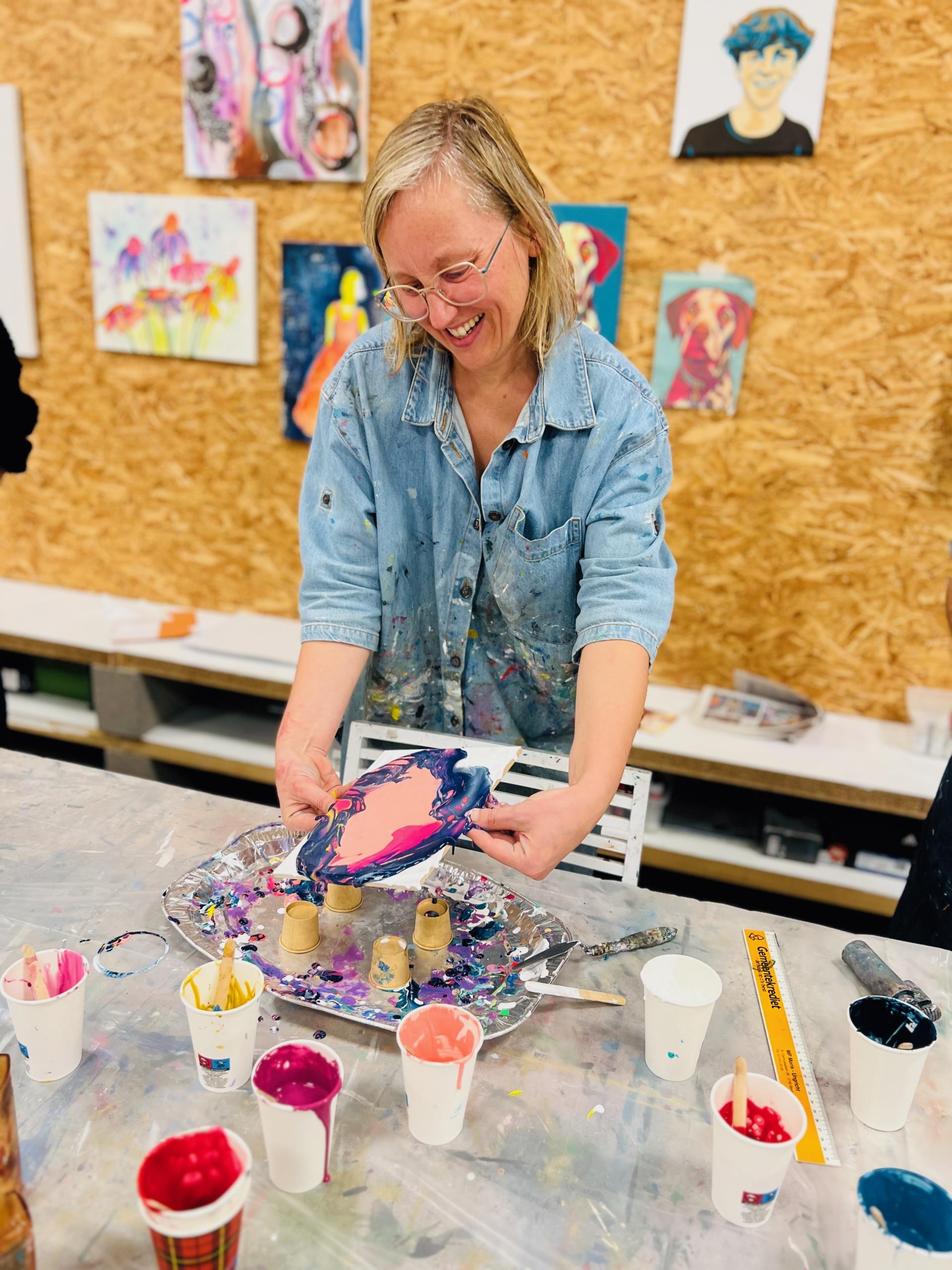 Acrylic Pouring Dagopleiding – Ring, Ribbon & Dutch Pour met Cellen nov - Foto