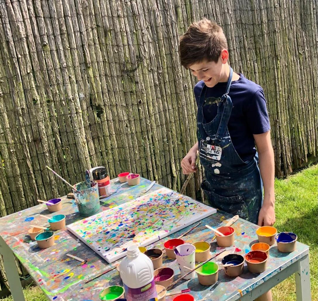 Acryl: action painting ouder-kind - Foto