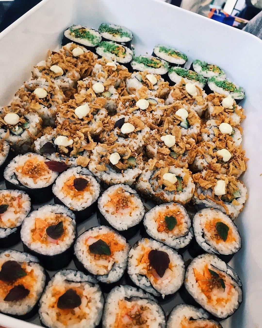 Yoga retreat en sushi buffet - Foto