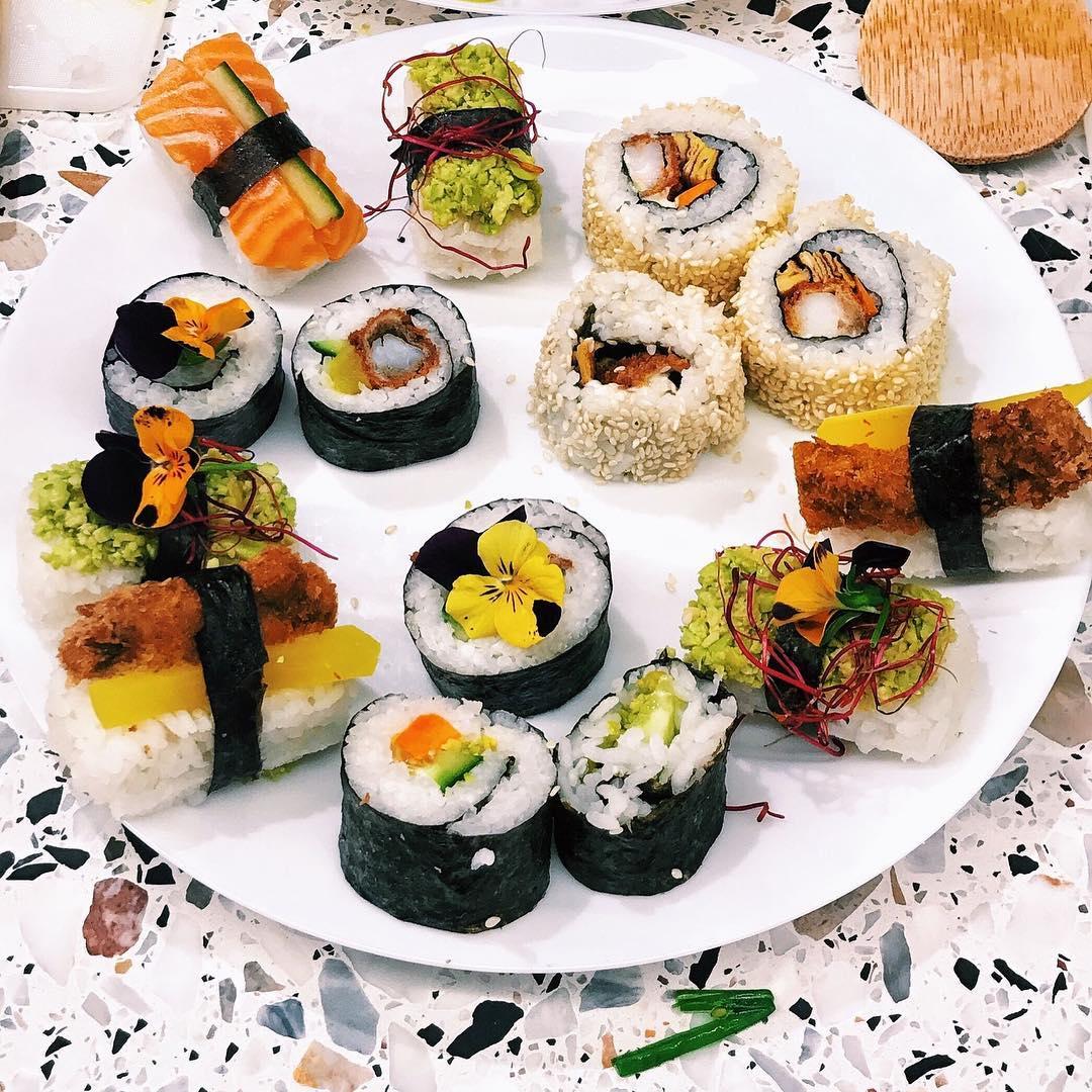 Yoga retreat en sushi buffet - Foto