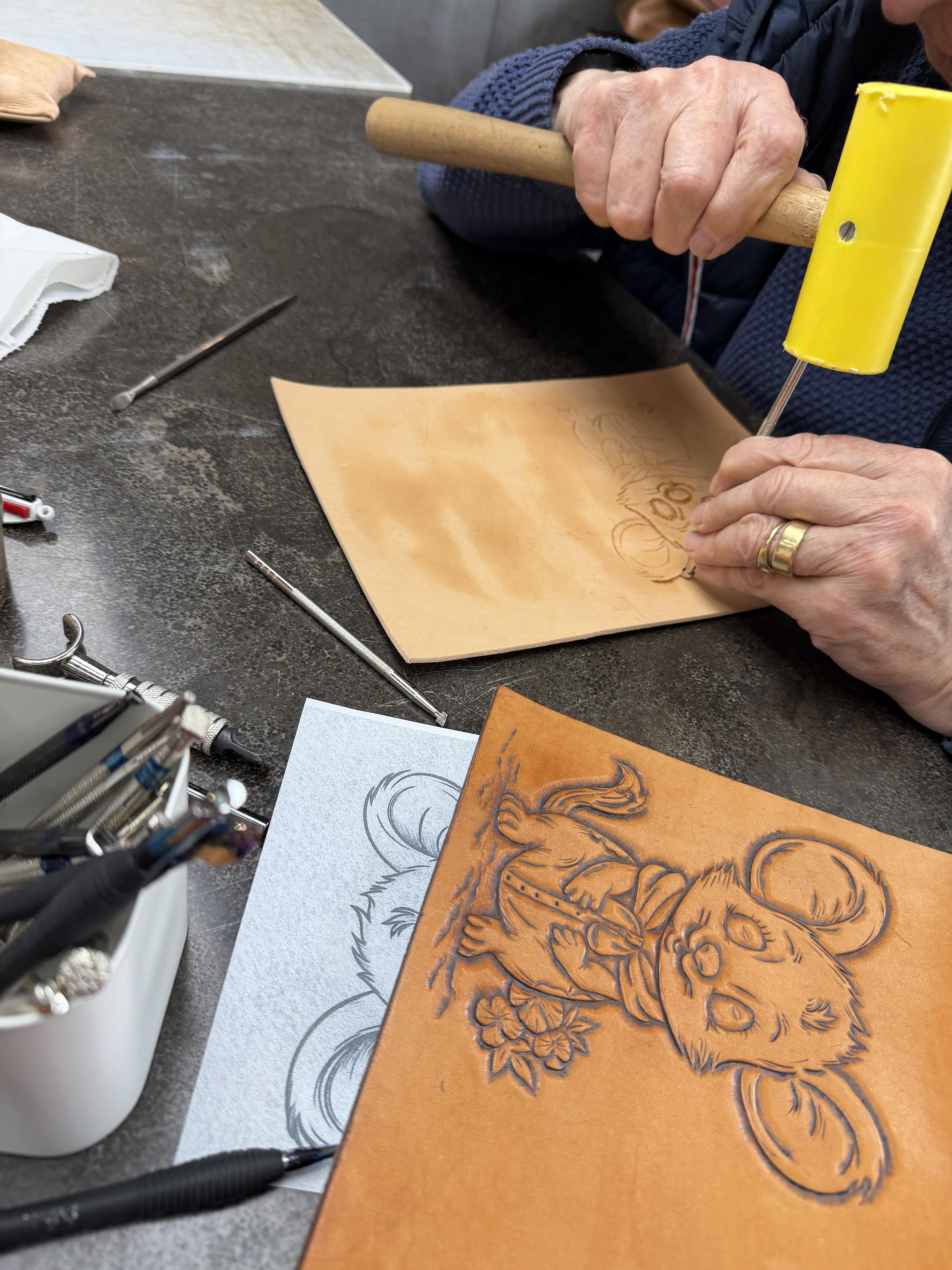 Leathercarving en tooling voor beginners - Foto