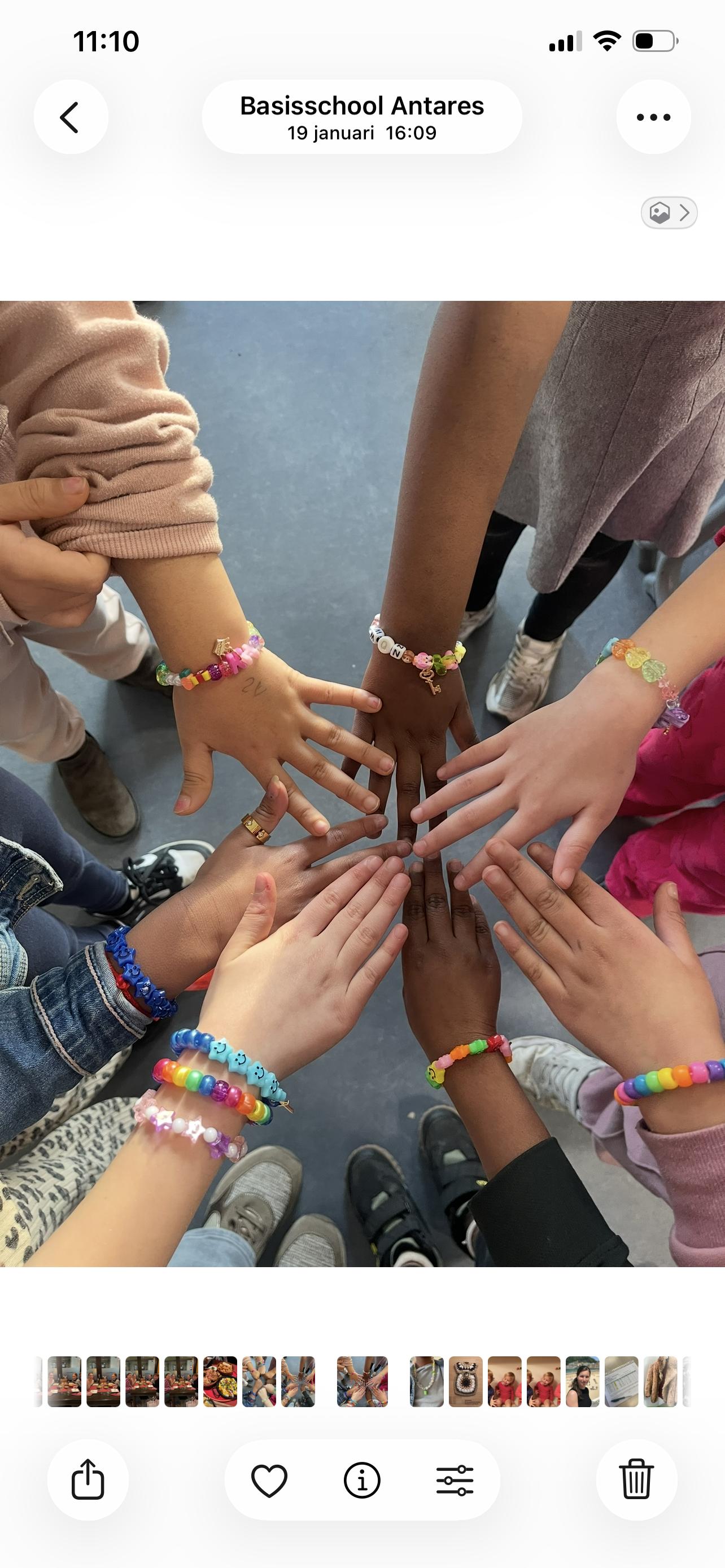 Kinderfeestje sieraden maken - Foto