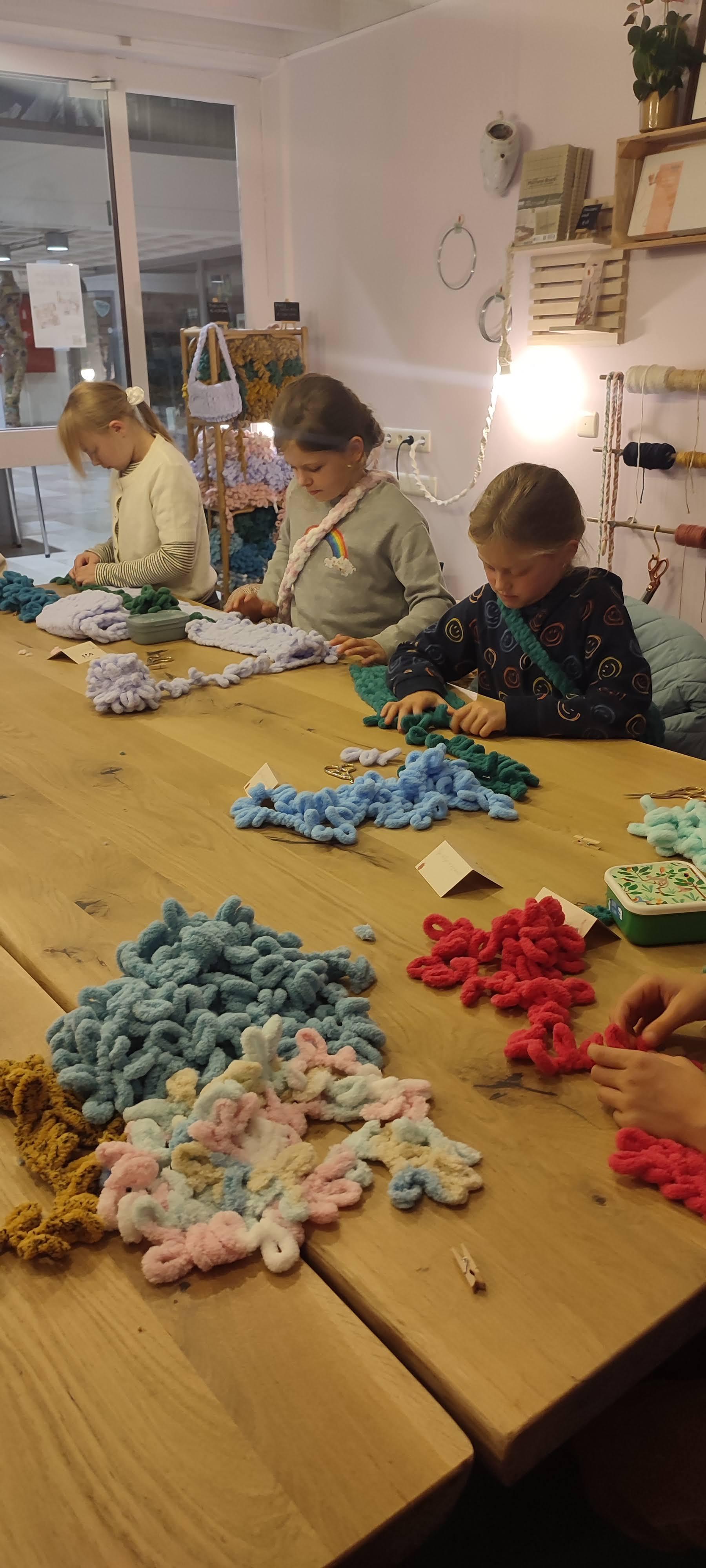 Creatieve kampdag voor kinderen in de zomervakantie in Mechelen 🧶🌸 - Foto