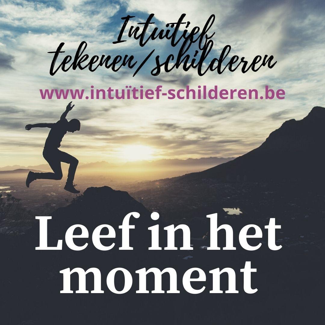 Intuïtief tekenen/schilderen op papier - Foto