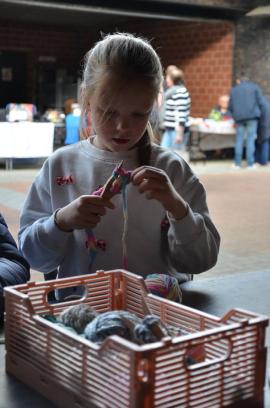 Workshop voor events: vorkbreien - maak je eigen boekenworm
