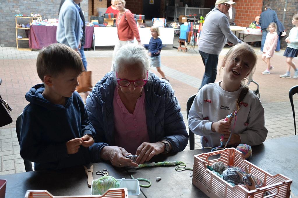 Workshop voor events: vorkbreien - maak je eigen boekenworm - Foto