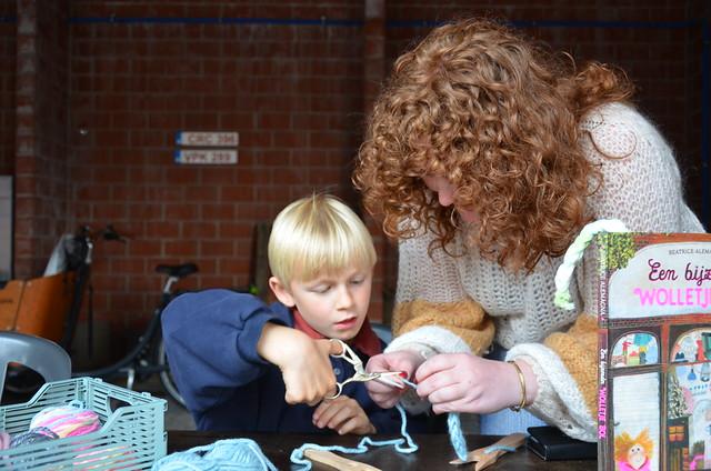 Workshop voor events: vorkbreien - maak je eigen boekenworm - Foto