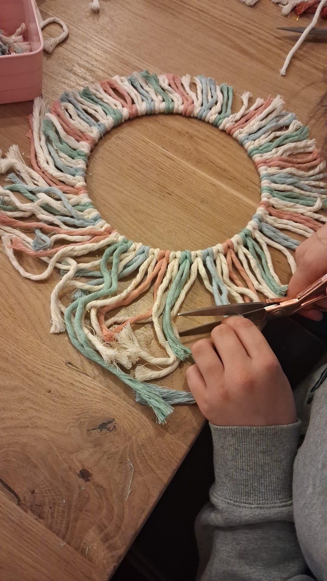 Knoop, lach & vier – macramé voor de bride tribe - maak je eigen macramé spiegel - Foto