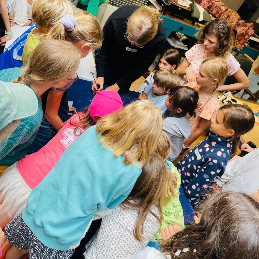 Naaien en textielbewerking voor kinderen in Leuven - Foto