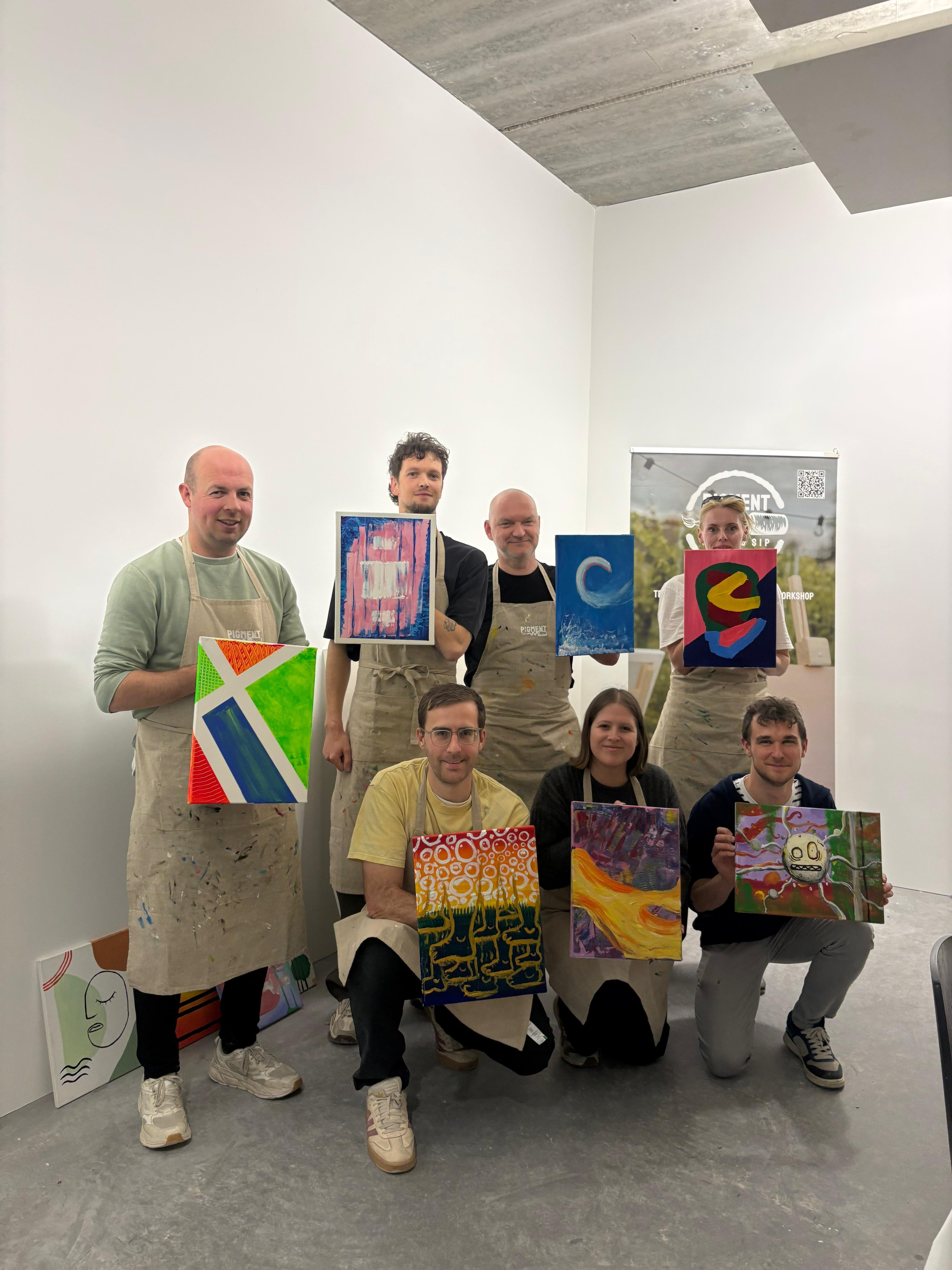 Paint & Sip Workshop 🎨🍷 - Foto