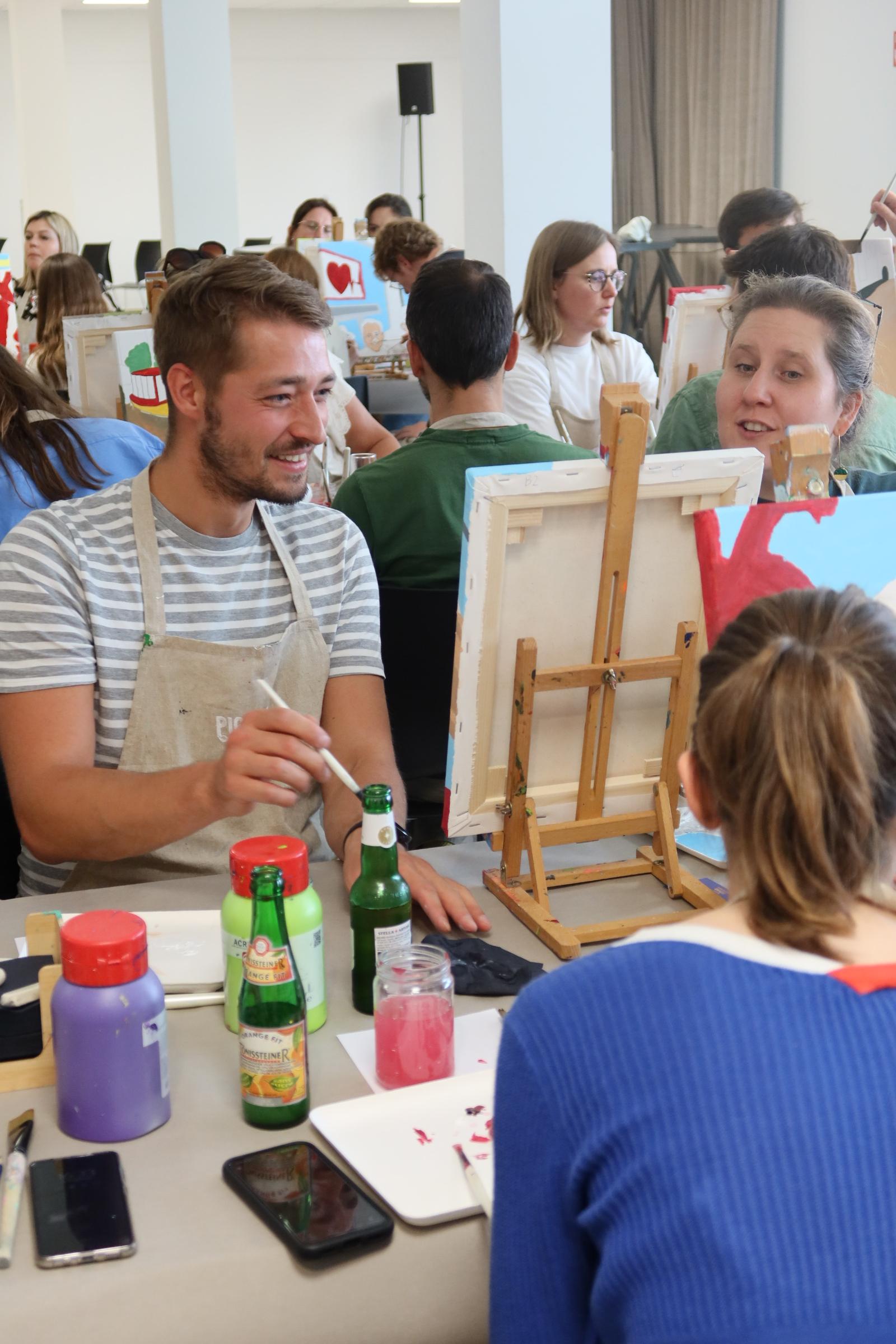 Puzzel Paint & Sip Workshop 🎨🍷 - Foto